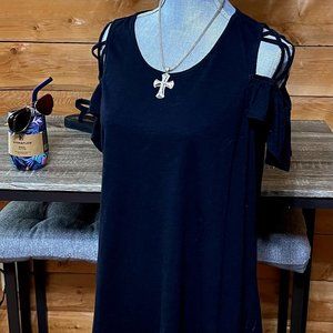 Cha Cha Vente Large Black cold shoulder top